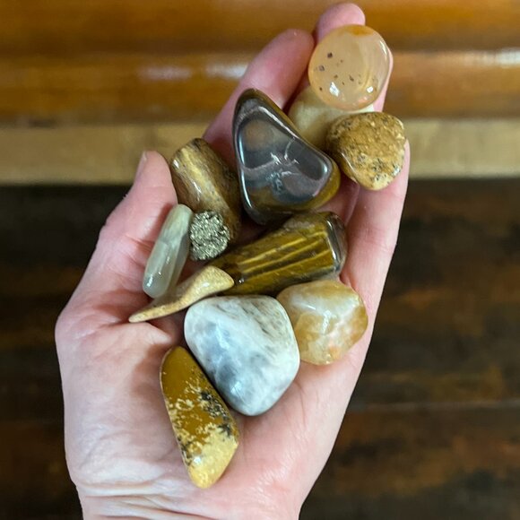 Lot of 11 Healing Crystals and 1 Stone - Picture 4 of 4